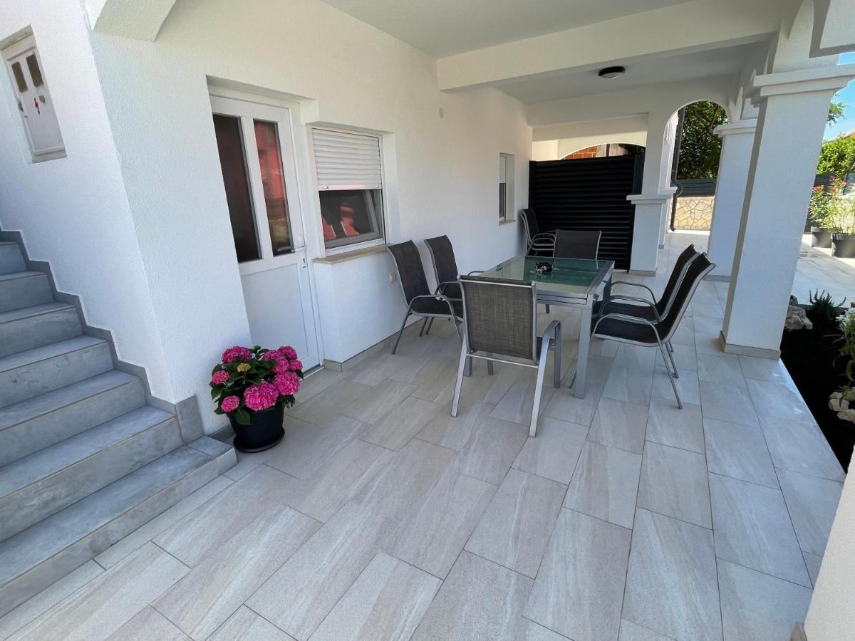 Apartmenthouse Ines Vir Ngoại thất bức ảnh